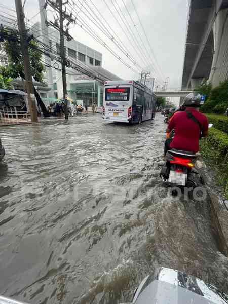 ฝนถล่มกรุงเทพ